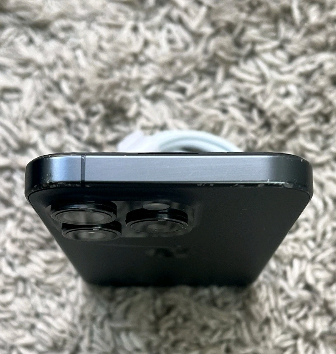 Apple iPhone 15 Pro– Like New (Used Only 2 Weeks)