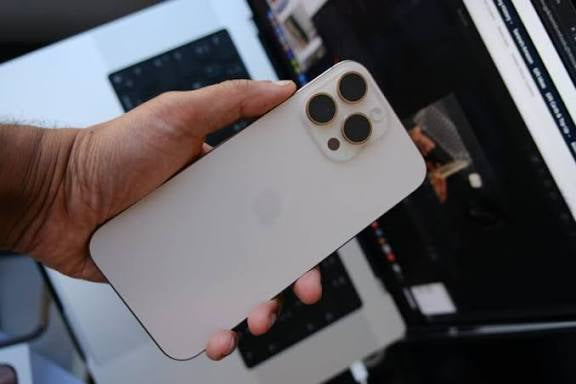 UN-OPENED Apple iPhone 16 Pro Max - 256GB - Black Titanium